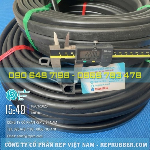 Specialized D-ring rubber gasket solution for industrial and marine door systems