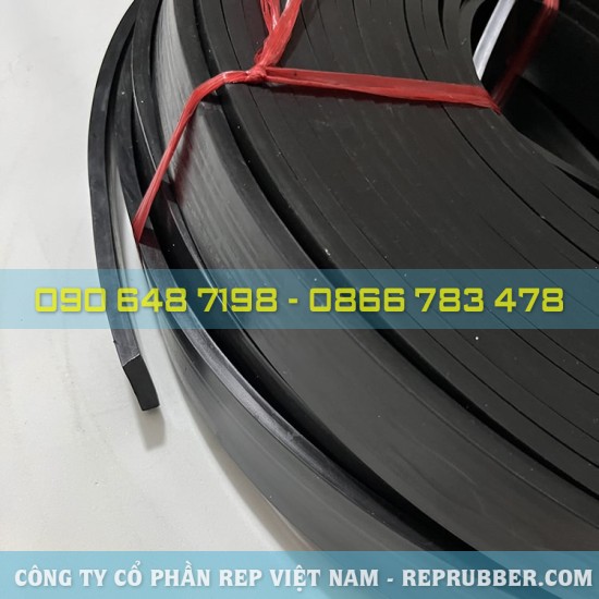 Rectangular EPDM rubber seal 10x40