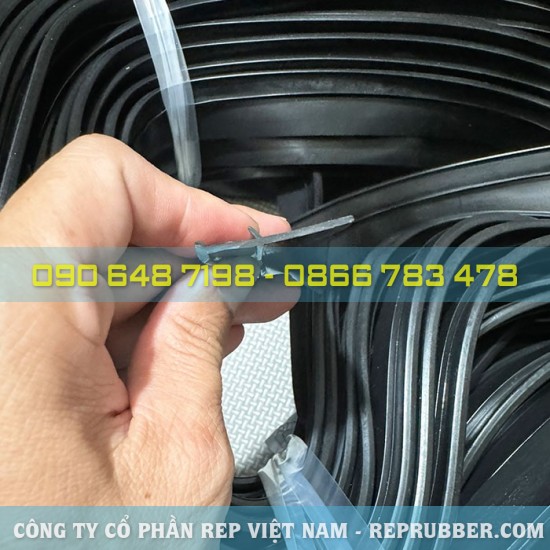 EPDM rubber seal T-shaped 4.3x30x6.5