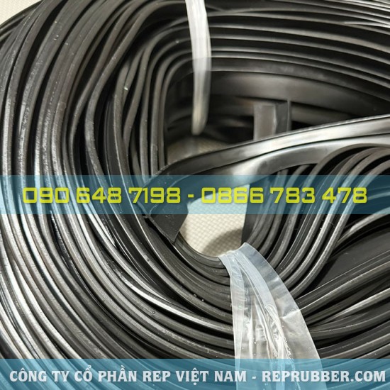 EPDM rubber seal T-shaped 4.3x30x6.5