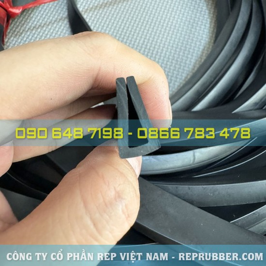 EPDM rubber U-shaped gasket 9x17x2