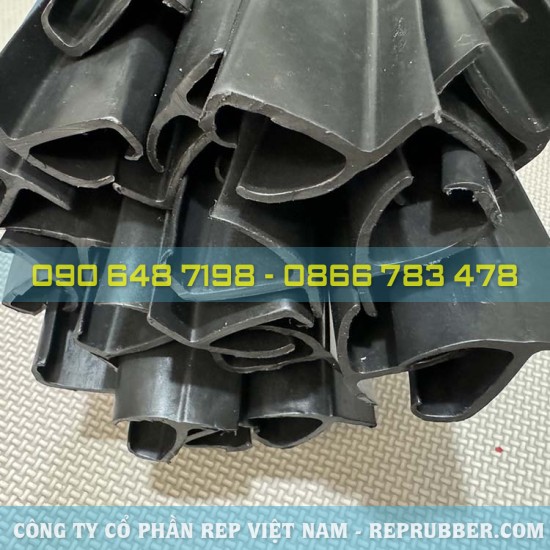 J-shaped EPDM rubber gasket 40.2x31.3x2.6