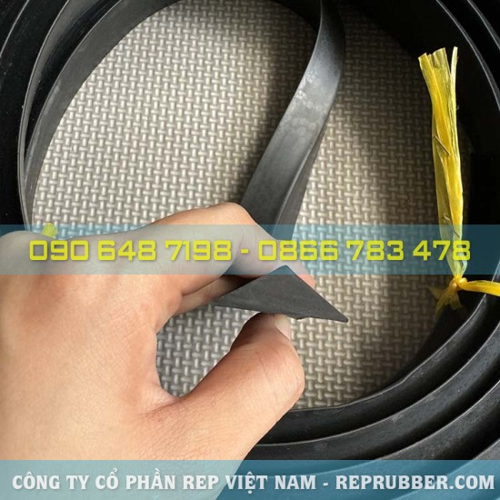 EPDM rubber triangular gasket 24x16.4x9.3