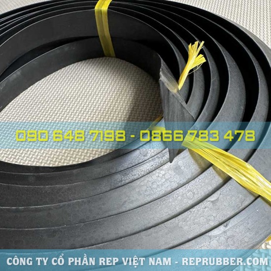 EPDM rubber triangular gasket 24x16.4x9.3