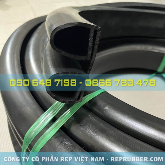 E-shaped EPDM rubber gasket 77x45x3