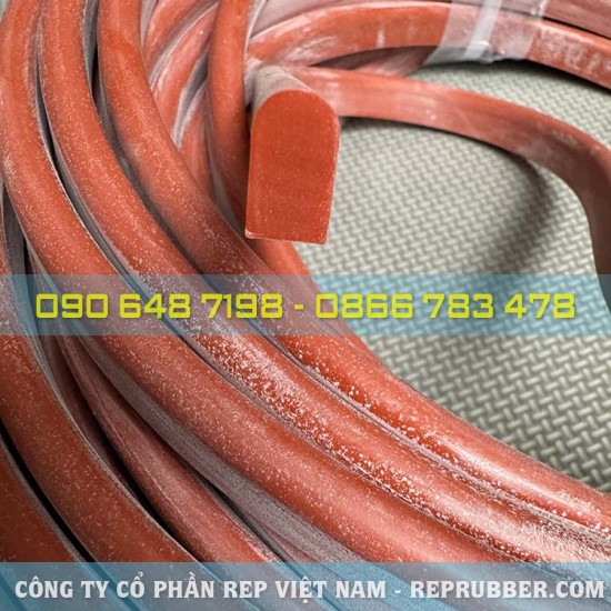 Red D-shaped silicone gasket 8x14