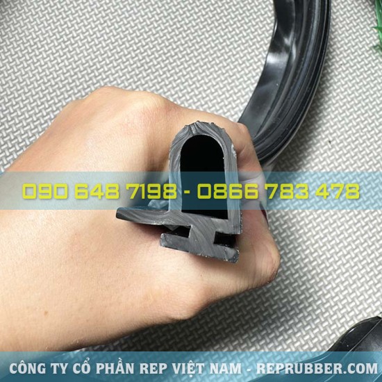 EPDM D-shaped rubber gasket 32x32x3