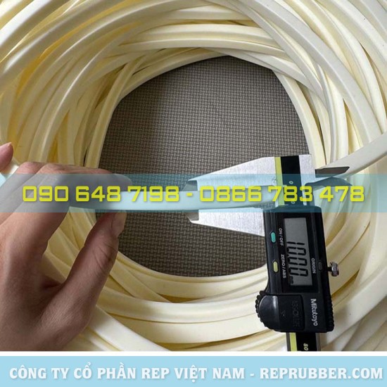 U-shaped silicone ring 10x10.6x2 l121cm U-shaped silicone ring 10x10.6x2 l121cm