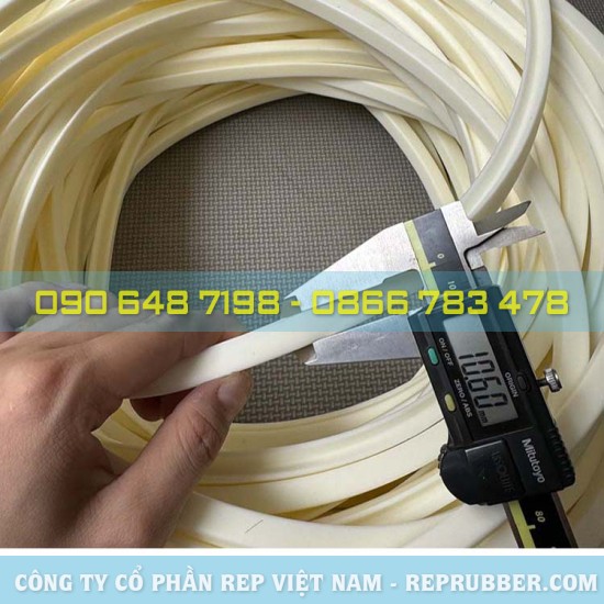 U-shaped silicone ring 10x10.6x2 l121cm U-shaped silicone ring 10x10.6x2 l121cm