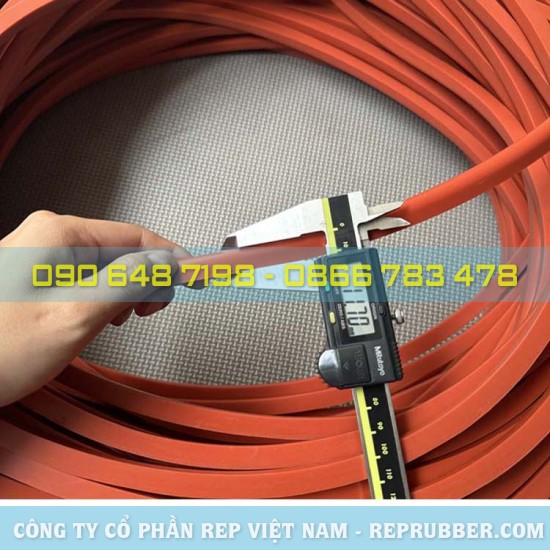 Red D-shaped silicone ring 10.5x11.7 l134cm Red D-shaped silicone ring 10.5x11.7 l134cm