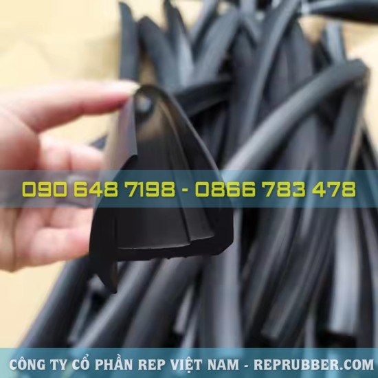 J-shaped truck rubber seal