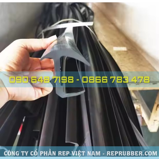 J-shaped truck rubber seal