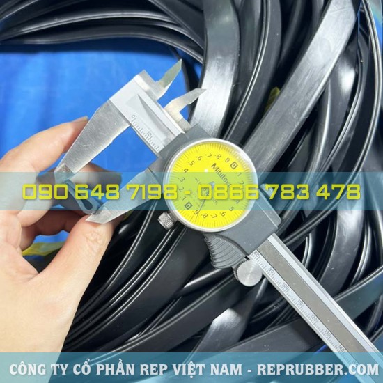 EPDM U-shaped rubber gasket 6x17x1, slot 2.8 mm