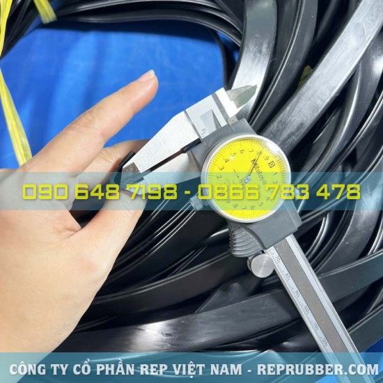 EPDM U-shaped rubber gasket 6x17x1, slot 2.8 mm