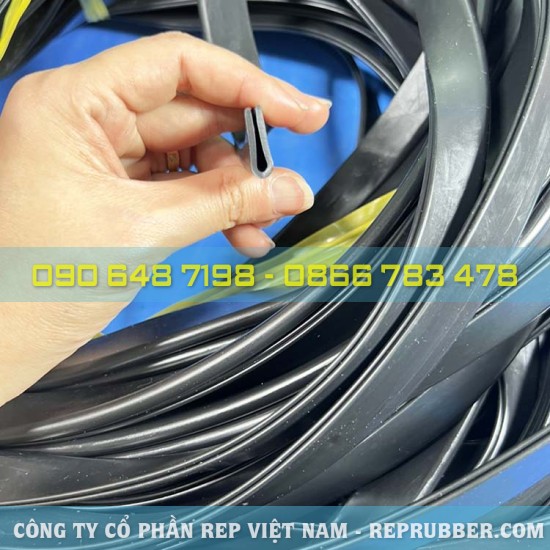 EPDM U-shaped rubber gasket 6x17x1, slot 2.8 mm