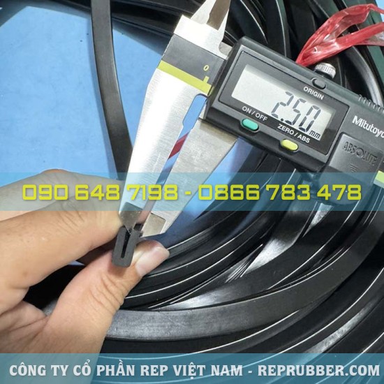 EPDM U-shaped rubber gasket 6x12x2.5, slot 1 mm