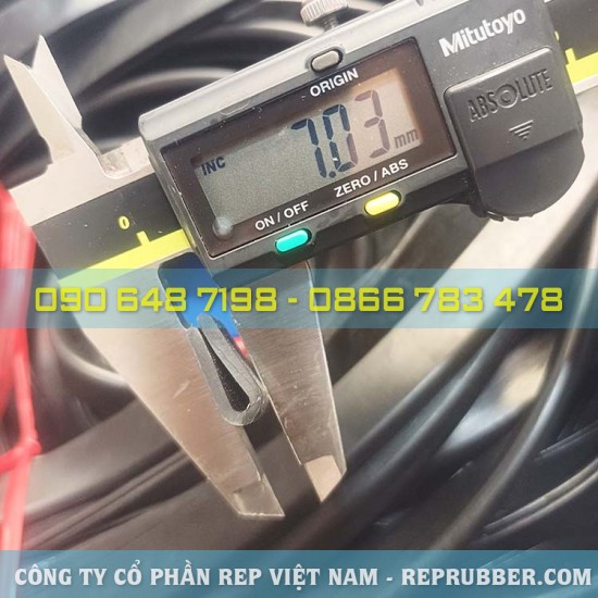 EPDM U-shaped rubber gasket 7x17x2, slot 2 mm