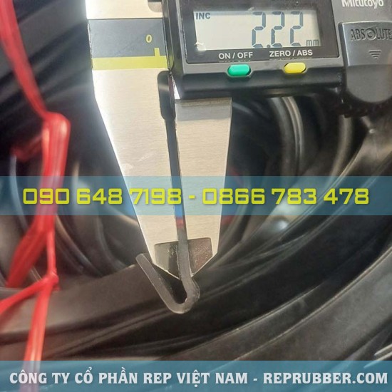 EPDM U-shaped rubber gasket 7x17x2, slot 2 mm