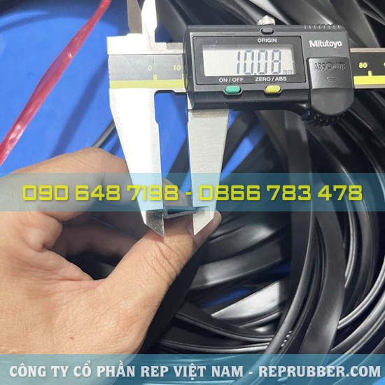 EPDM U-shaped rubber gasket 4x10x1, slot 2 mm