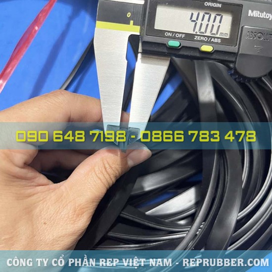 EPDM U-shaped rubber gasket 4x10x1, slot 2 mm