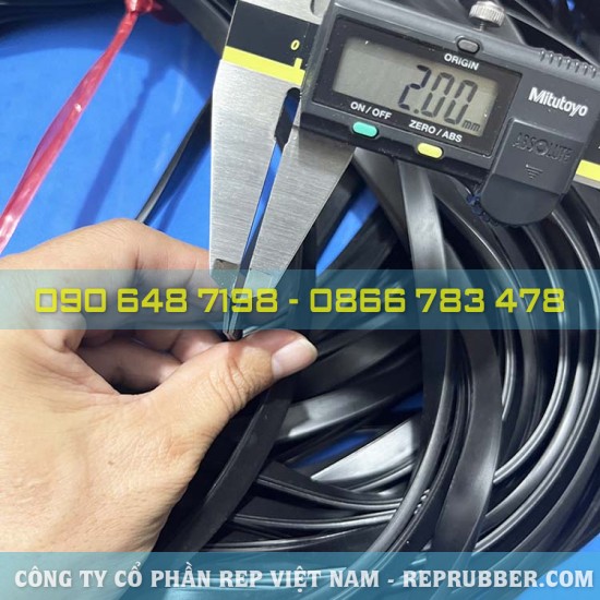 EPDM U-shaped rubber gasket 4x10x1, slot 2 mm
