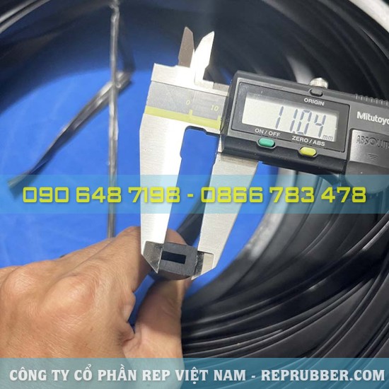 EPDM U-shaped rubber gasket 9x11x3, slot 3 mm