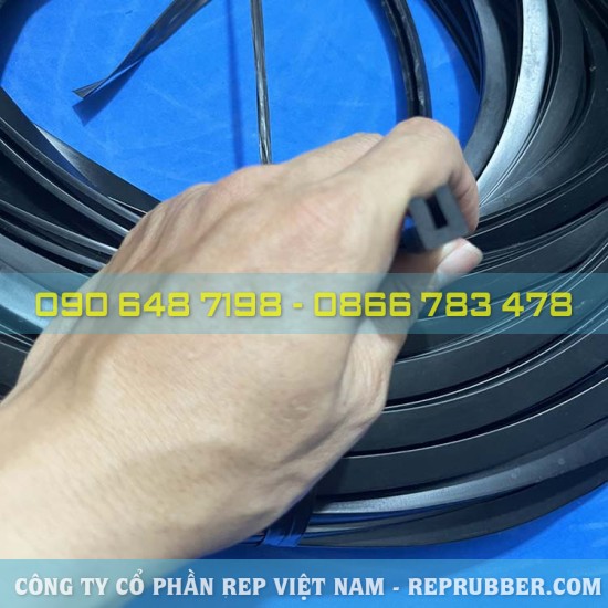 EPDM U-shaped rubber gasket 9x11x3, slot 3 mm