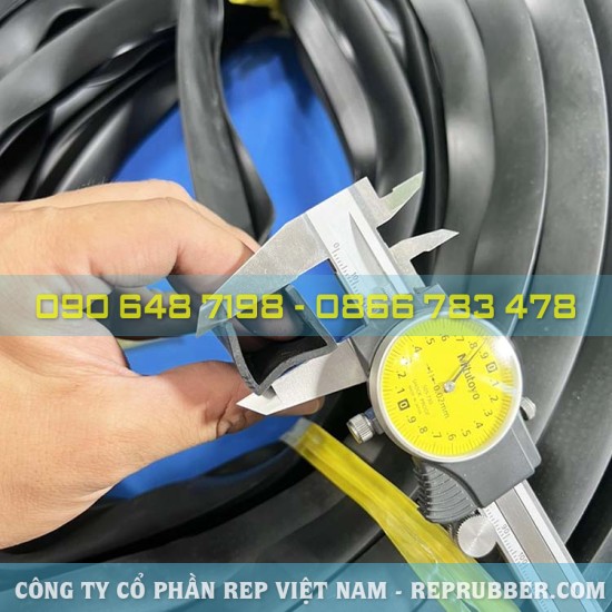 EPDM U-shaped rubber gasket 24x20x2, slot 20 mm