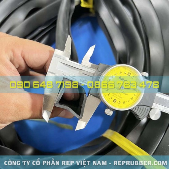 EPDM U-shaped rubber gasket 24x20x2, slot 20 mm