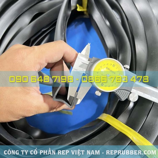 EPDM U-shaped rubber gasket 24x20x2, slot 20 mm