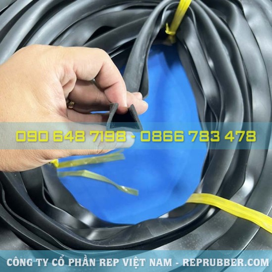 EPDM U-shaped rubber gasket 24x20x2, slot 20 mm