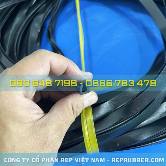 NBR U-shaped rubber gasket 12x10x2, slot 6 mm NBR U-shaped rubber gasket 12x10x2, slot 6 mm