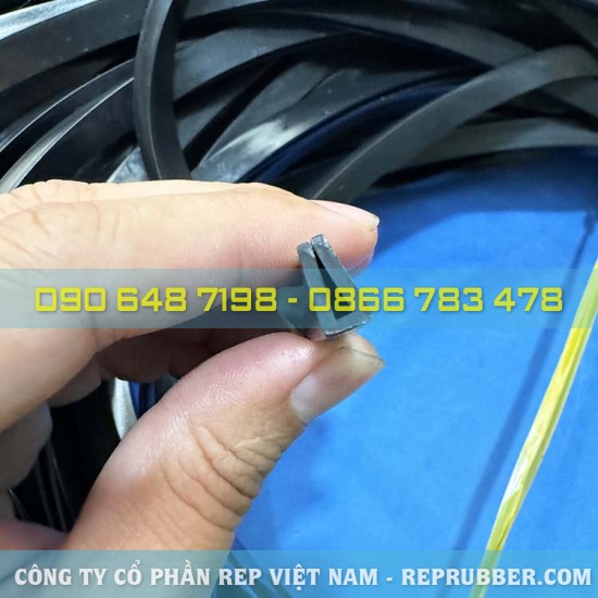 EPDM U-shaped rubber gasket 5x10x1.5, slot 2 mm EPDM U-shaped rubber gasket 5x10x1.5, slot 2 mm