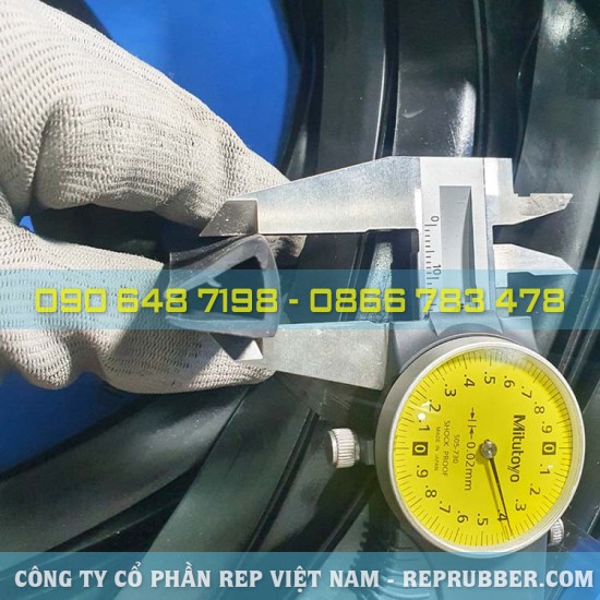 EPDM U-shaped rubber gasket 16x17.5x2.5, slot 11 mm