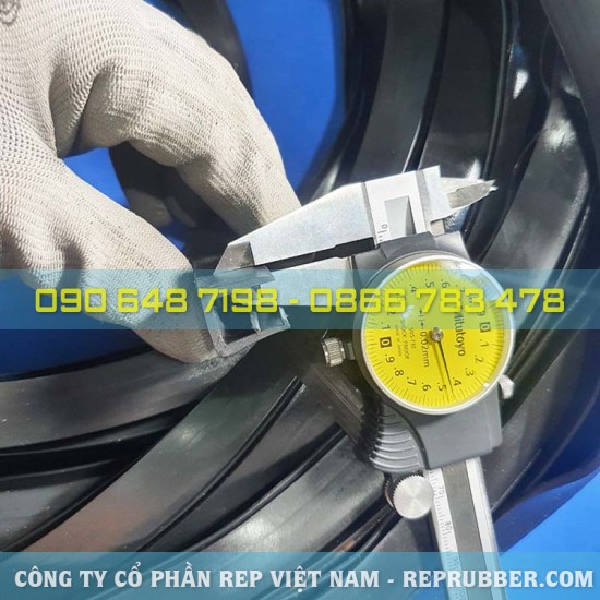 EPDM U-shaped rubber gasket 16x17.5x2.5, slot 11 mm