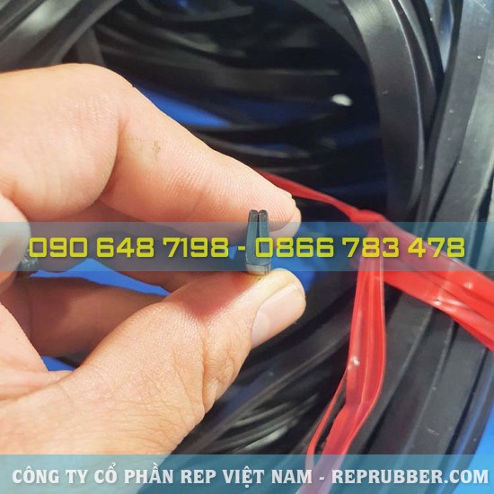 EPDM U-shaped rubber gasket 4x9x1.5, slot 1 mm