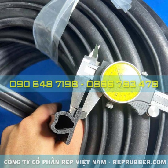 EPDM foam rubber gasket 34x20x4 – Effective sound and vibration insulation