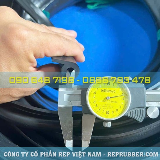 EPDM P-Shaped rubber gasket 28x18x3 – High elasticity and tight Sealing