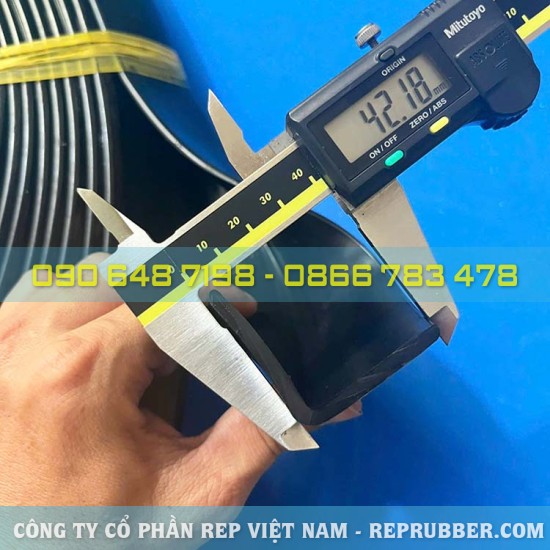 EPDM L-Shaped rubber gasket 42x42x4 – Fast shipping, best price nationwide