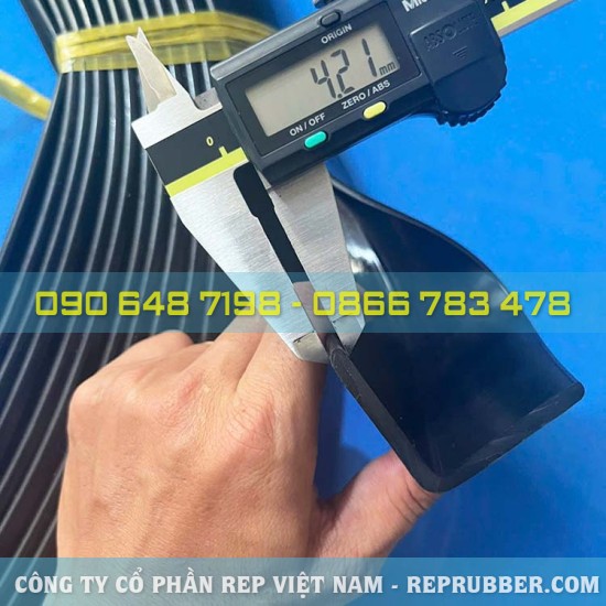 EPDM L-Shaped rubber gasket 42x42x4 – Fast shipping, best price nationwide