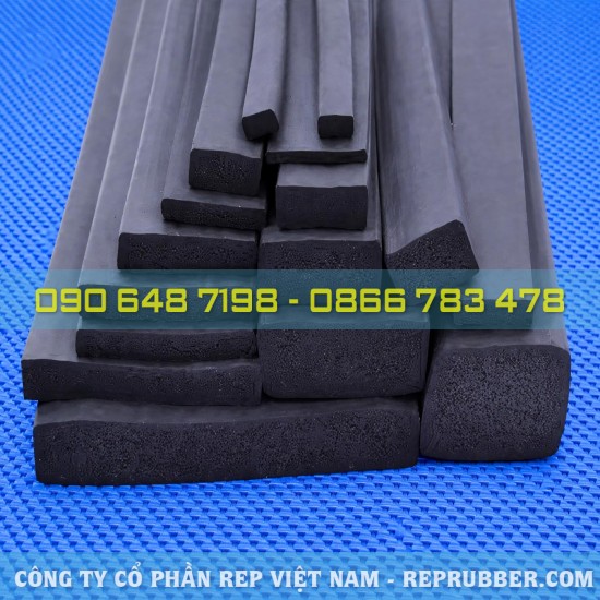 Rectangular foam rubber gaskets for the mechanical and construction industries