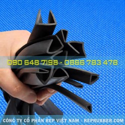 U-shaped rubber gasket for sealing edges of metal, glass, and plastic