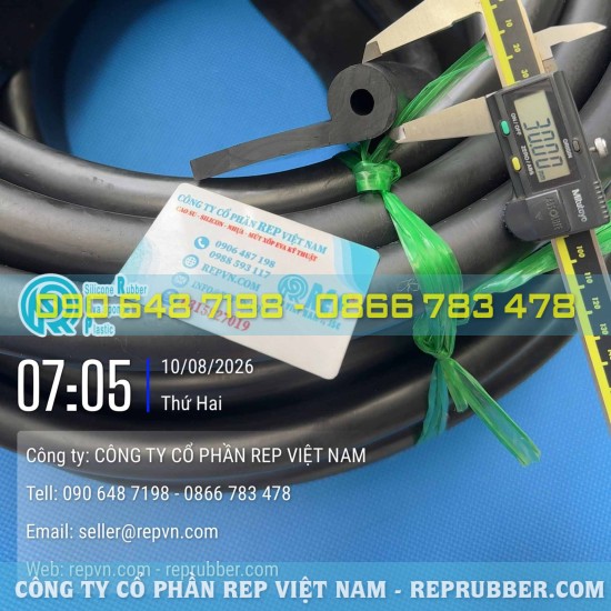 P-profile rubber gasket (100x30x10) offering high load-bearing capacity, vibration resistance, and effective shock absorption