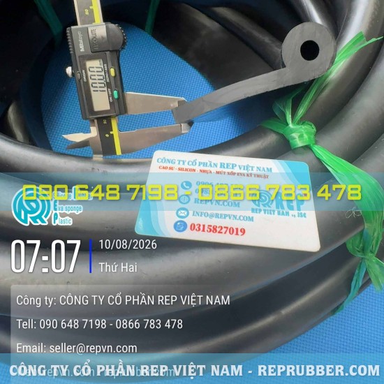 P-profile rubber gasket (100x30x10) offering high load-bearing capacity, vibration resistance, and effective shock absorption