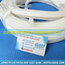 Highly elastic square silicone gasket; compensates for gaps and ensures a stable seal