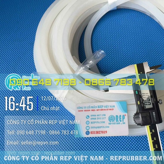 Highly elastic square silicone gasket; compensates for gaps and ensures a stable seal