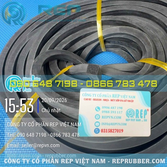 15x15mm Square EPDM sponge rubber gasket for sealing and vibration damping