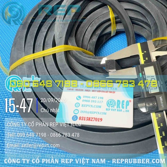 15x15mm Square EPDM sponge rubber gasket for sealing and vibration damping
